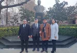 Руководство Союза медиаторов тюркского мира во время визита в Тбилиси посетило памятник общенациональному лидеру азербайджанского народа Гейдару Алиеву